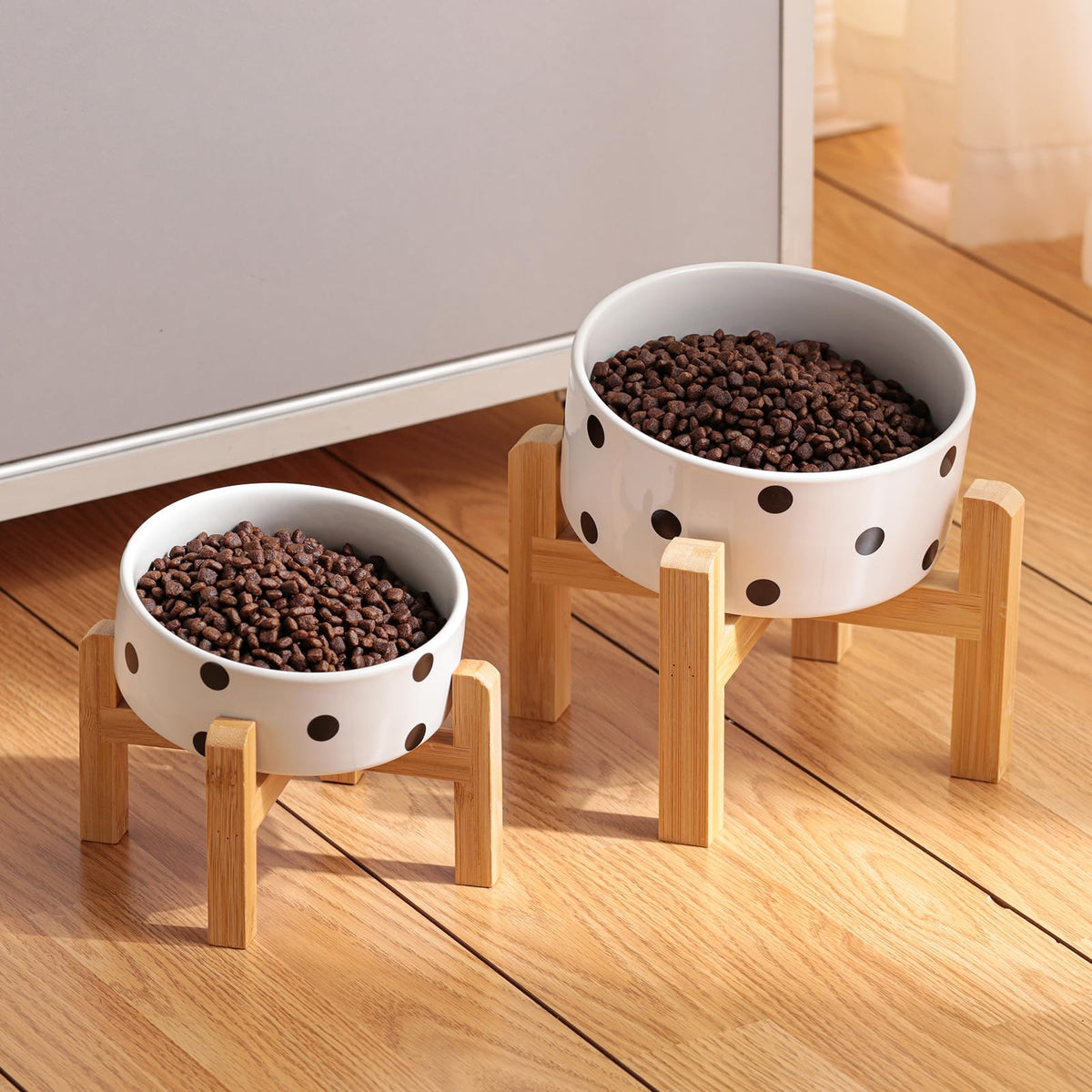 DJJJOOYS Pet Feeder in Slanted Small Dog Bowl, Black Dot