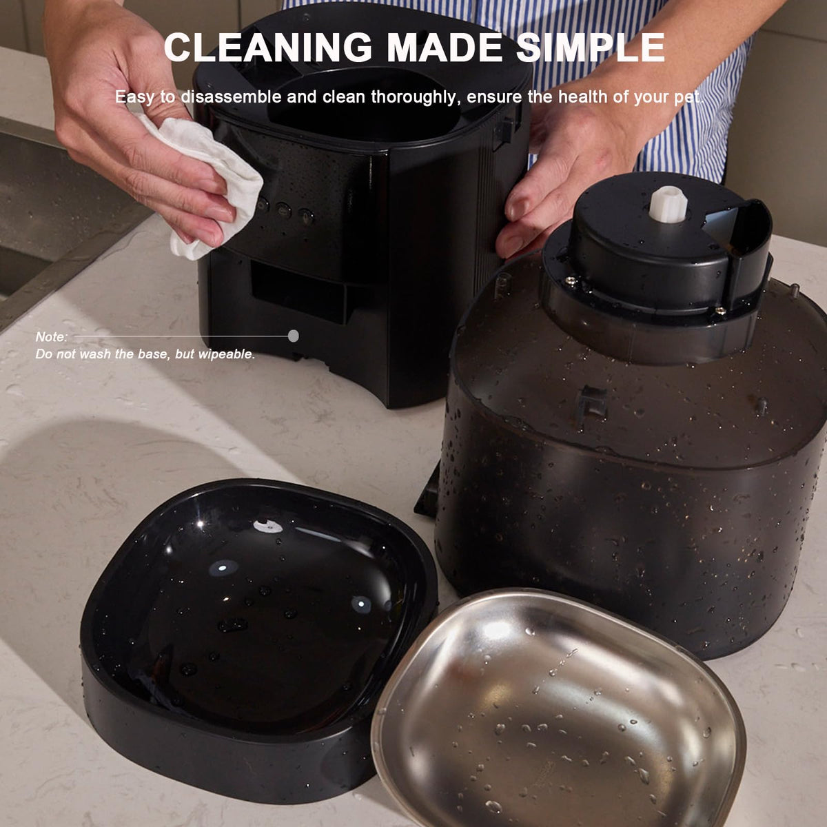 MZZ Pet Feeder in Black