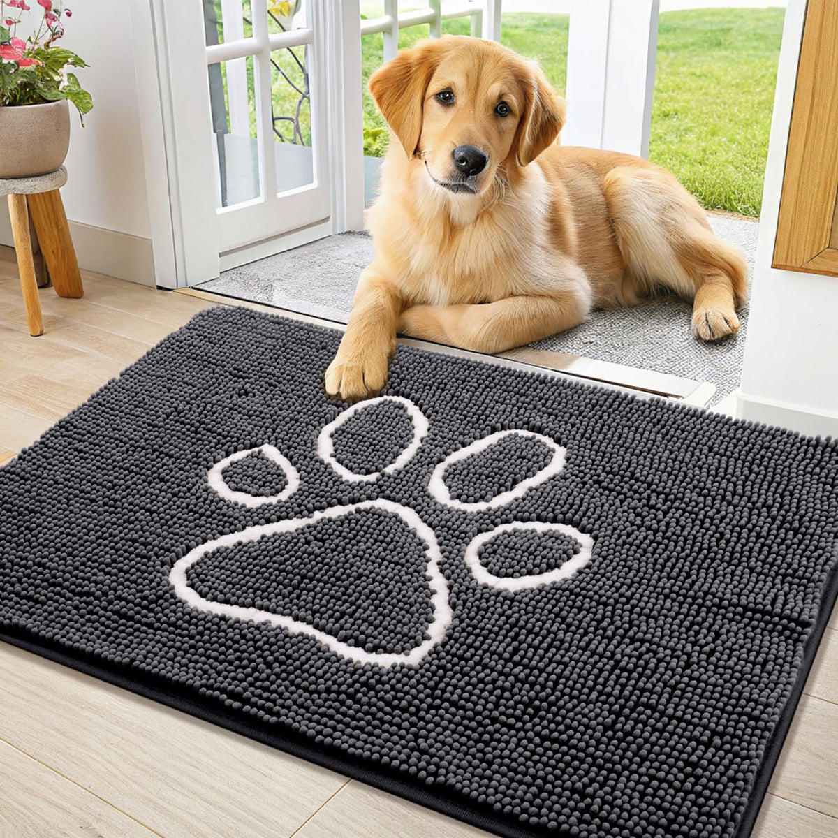 Smiry Rug in 34"X21", Dark Grey and White