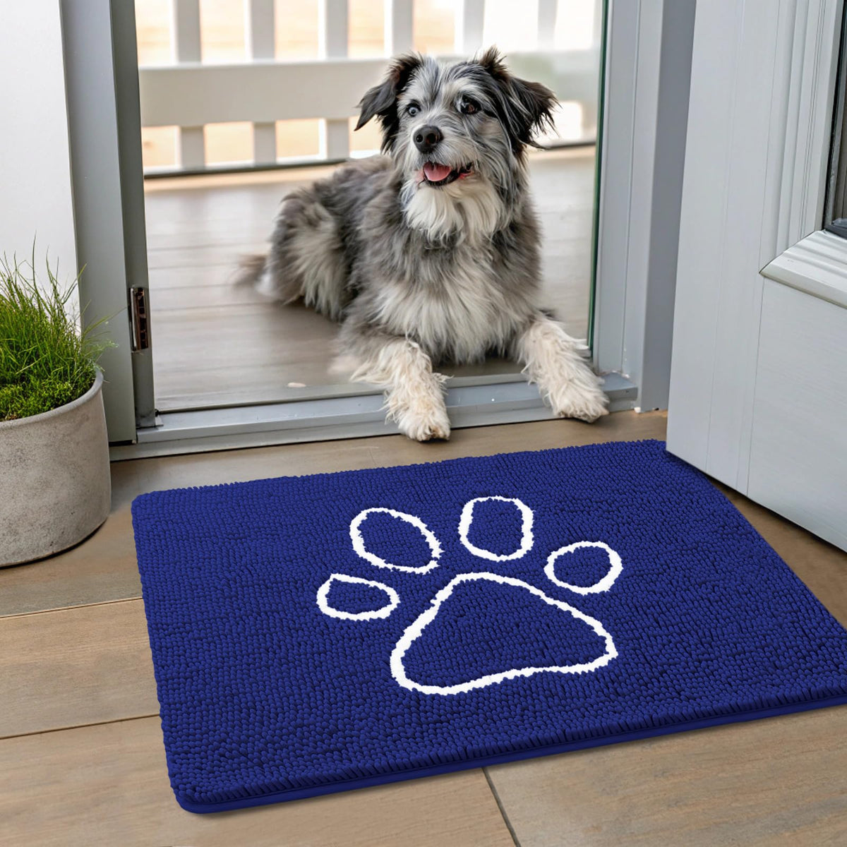 Smiry Rug in 24"X16", Navy Blue and White