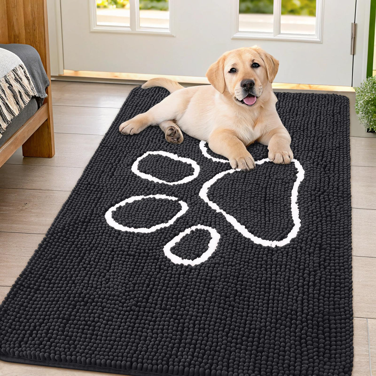 Smiry Rug in 44"X32", Black and White