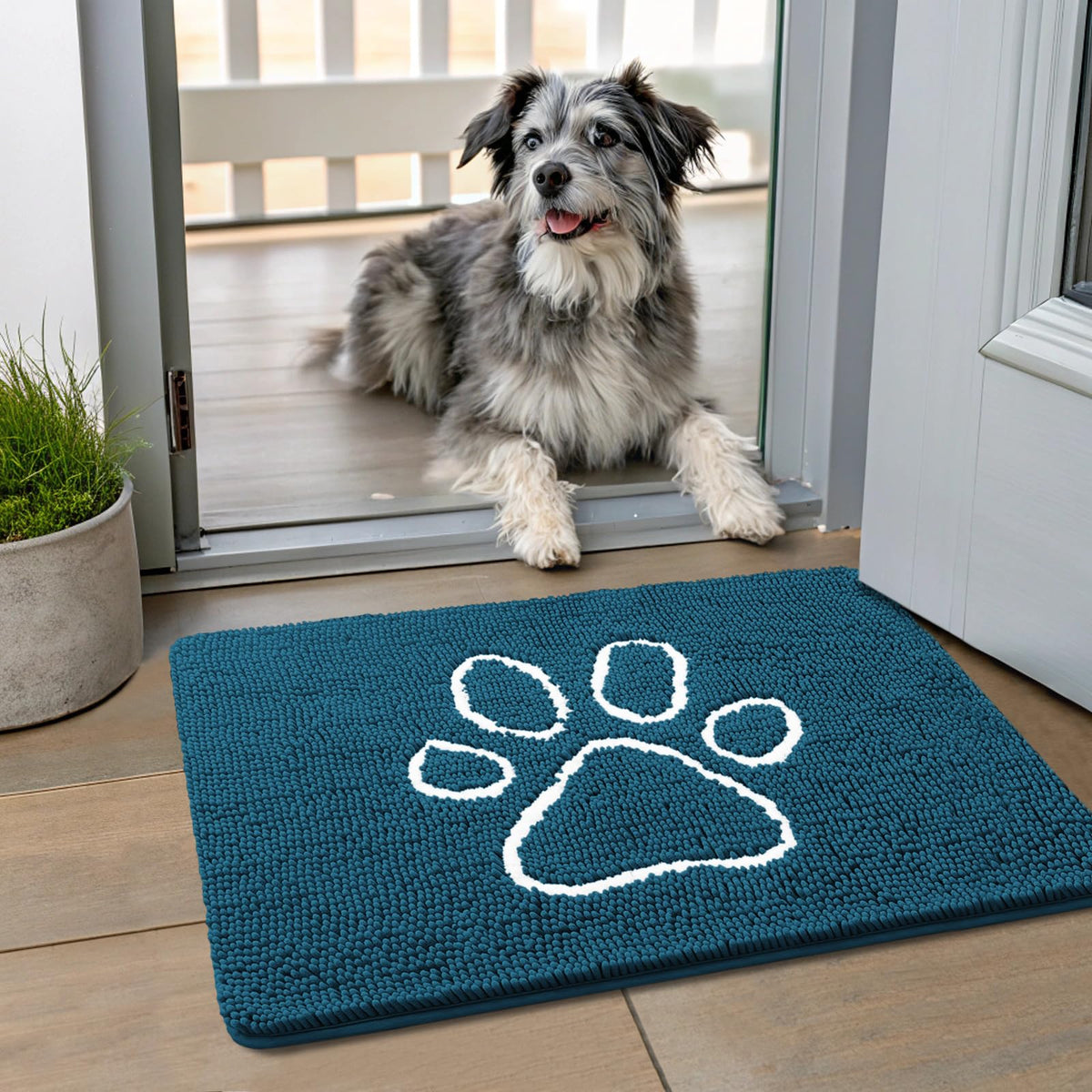 Smiry Rug in 24"X16", Airy Blue and Black