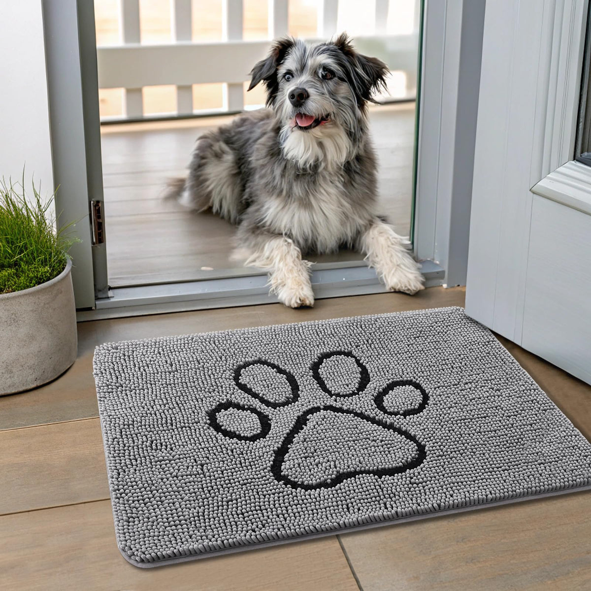 Smiry Rug in 24"X16", Grey and Black