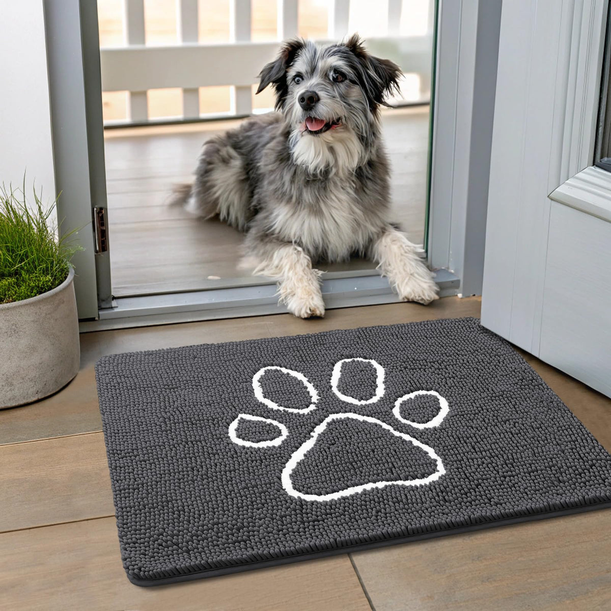 Smiry Rug in 24"X16", Dark Grey and White